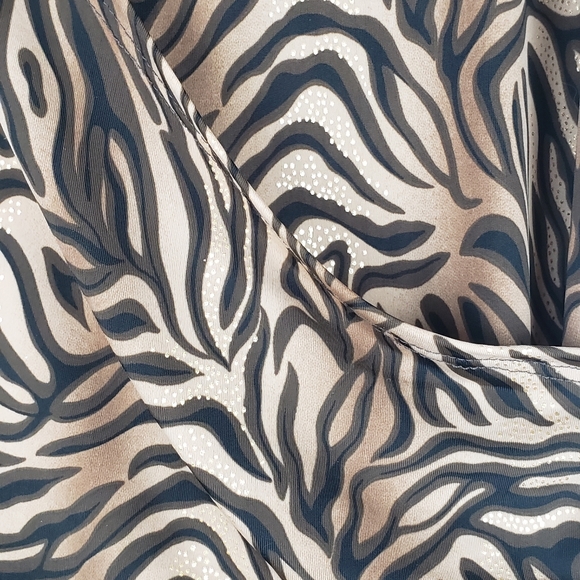 Anna sz 1X animal print wrap dress - Picture 5 of 9